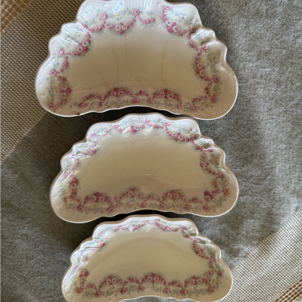 Johnson Bros Scalloped Edge Plates